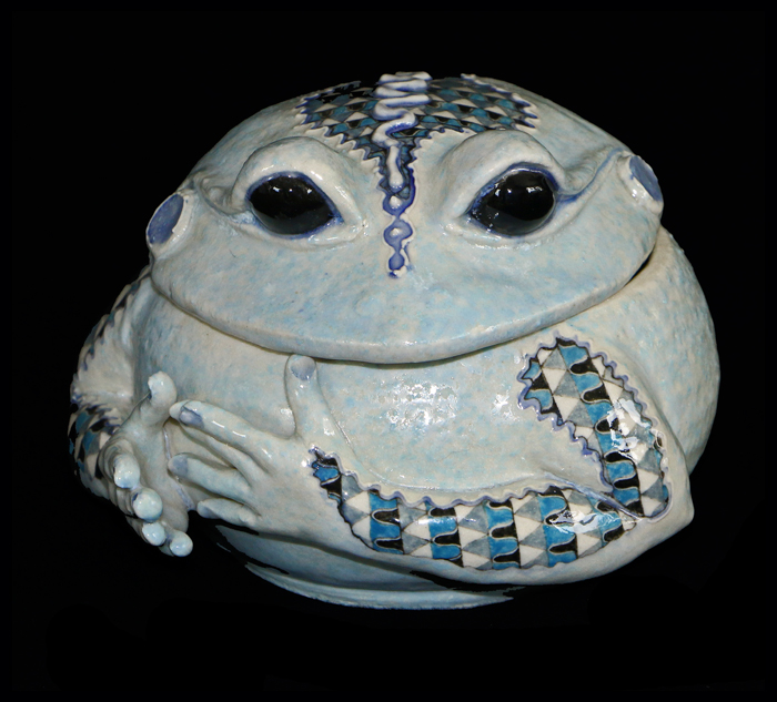 Lidded Bathing Frogs